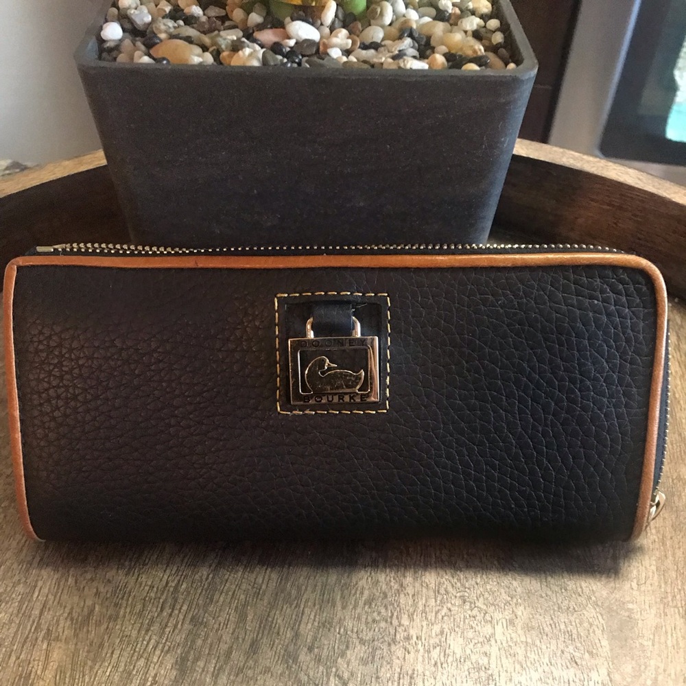 Dooney & Bourke Pebble Grain Zip Clutch Wallet